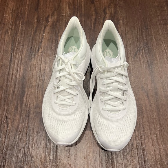 Lululemon white blissfeel shoes size 9! - Picture 3 of 5